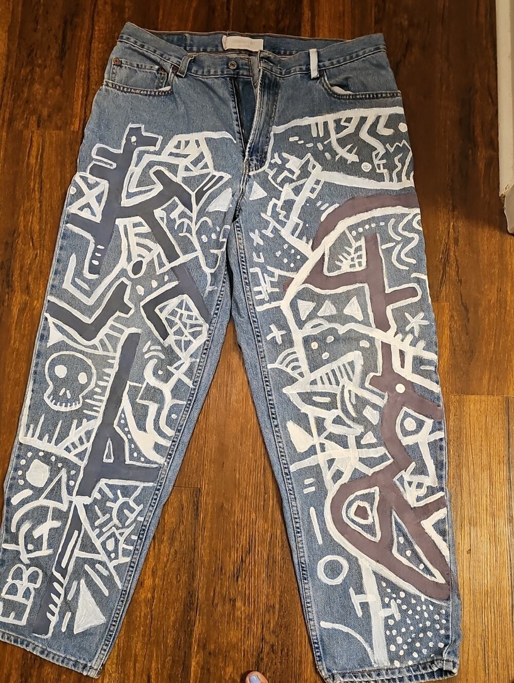 Hand-Painted 560 Levi's Denim Jeans with White Artwork 36w 32l